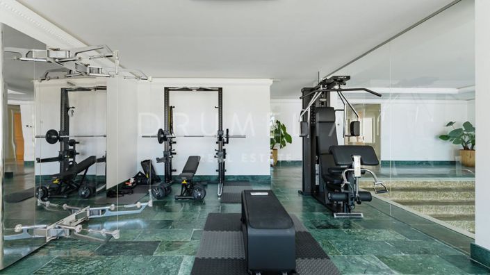 Image No.40-8 Bed Property for sale