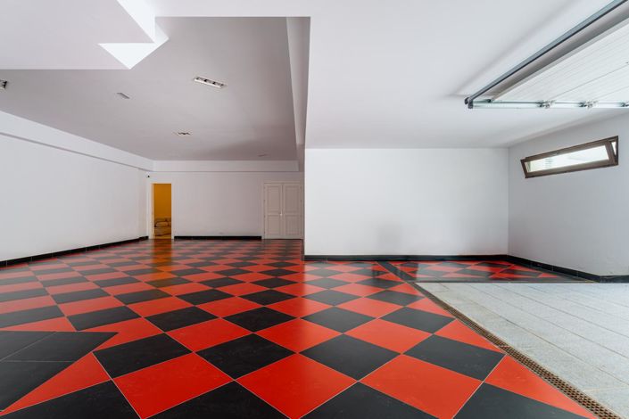 Image No.44-8 Bed Property for sale