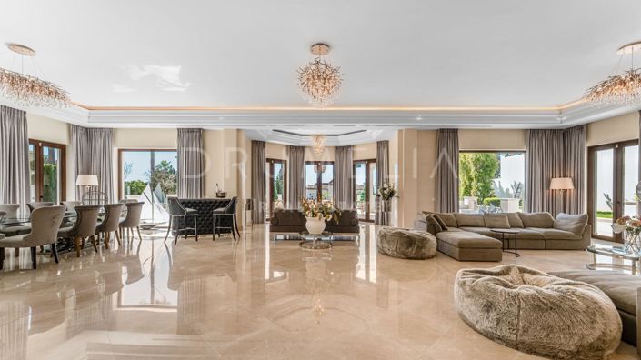 Image No.9-8 Bed Property for sale