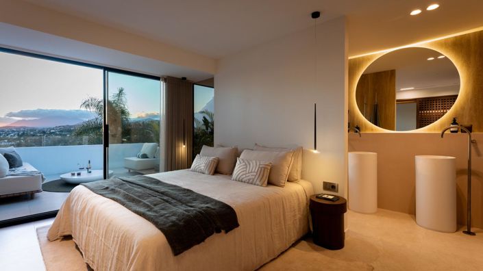 Image No.10-3 Bed Property for sale