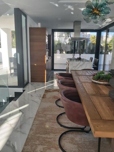 Image No.14-4 Bed Property for sale