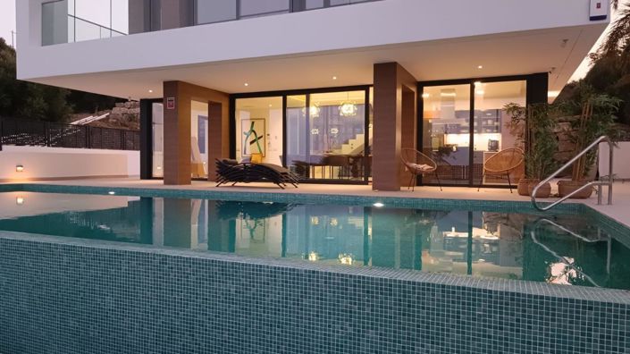 Image No.2-4 Bed Property for sale