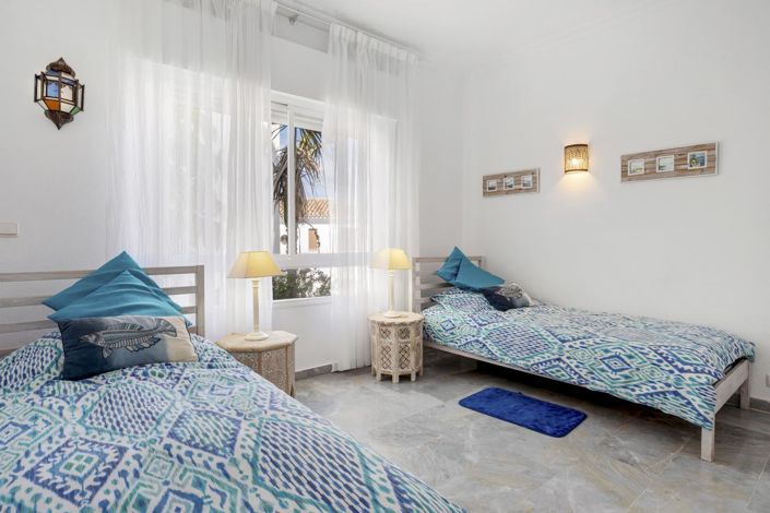 Image No.23-3 Bed Property for sale