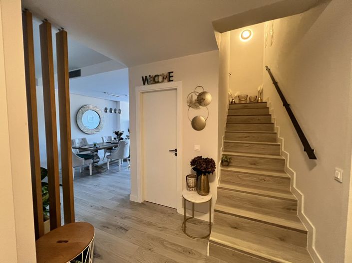 Image No.8-4 Bed Property for sale