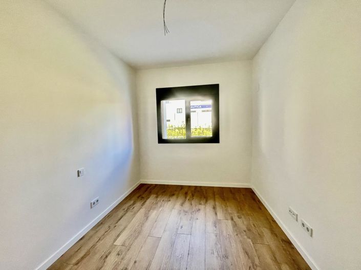 Image No.23-2 Bed Property for sale