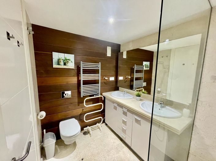 Image No.17-3 Bed Property for sale