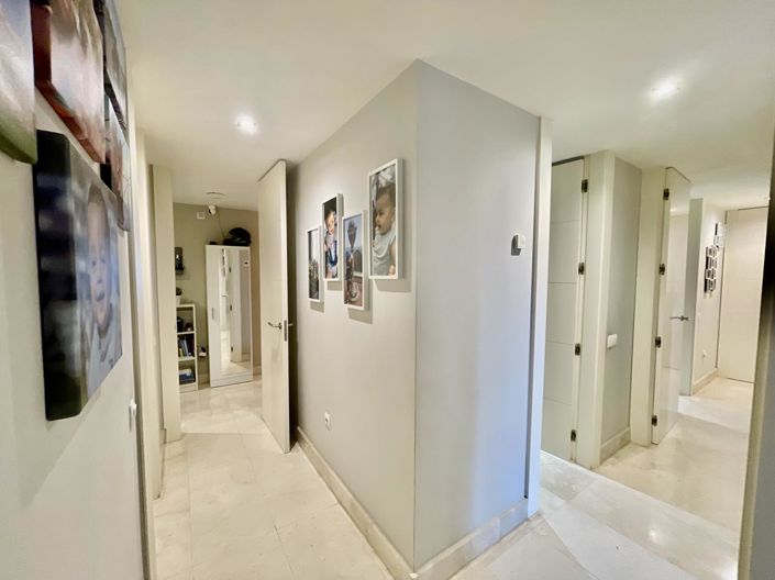 Image No.30-3 Bed Property for sale