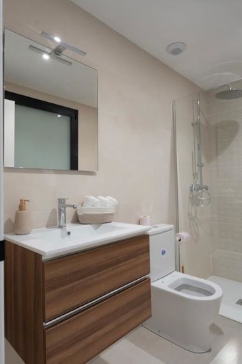 Image No.9-3 Bed Property for sale