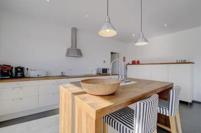 Image No.11-6 Bed Property for sale