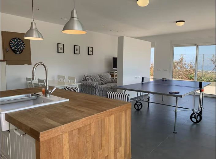 Image No.12-6 Bed Property for sale