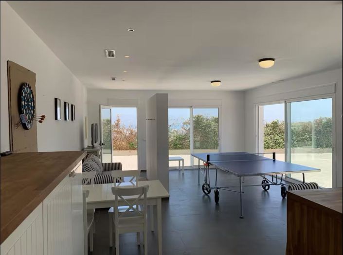 Image No.14-6 Bed Property for sale