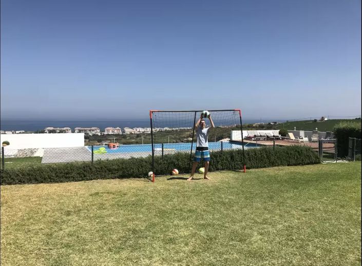 Image No.26-6 Bed Property for sale