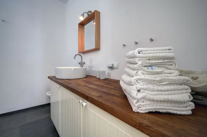 Image No.33-6 Bed Property for sale