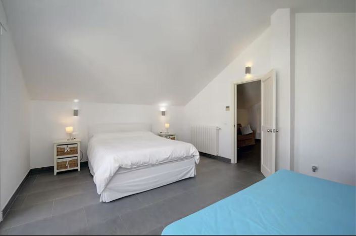 Image No.35-6 Bed Property for sale