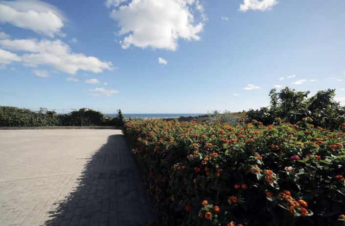 Image No.36-6 Bed Property for sale