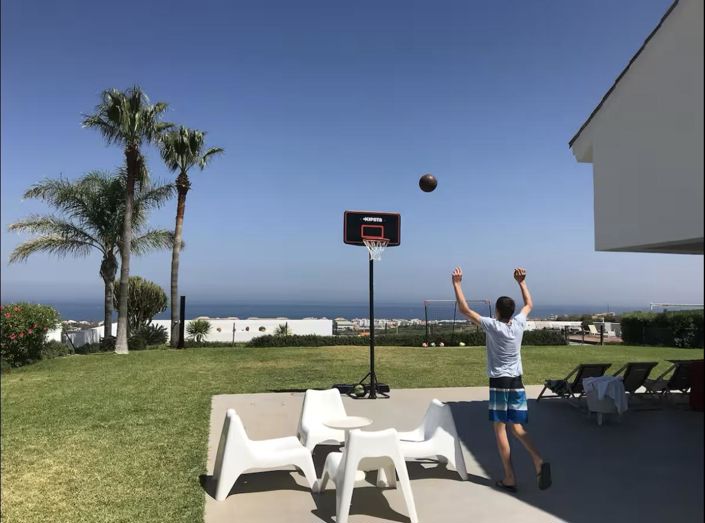 Image No.37-6 Bed Property for sale