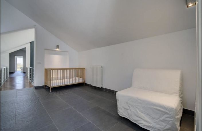 Image No.44-6 Bed Property for sale