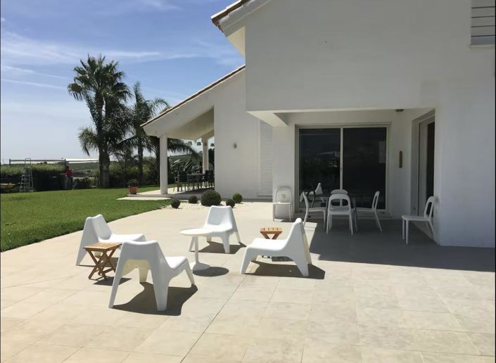 Image No.8-6 Bed Property for sale