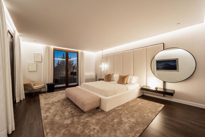 Image No.2-5 Bed Property for sale