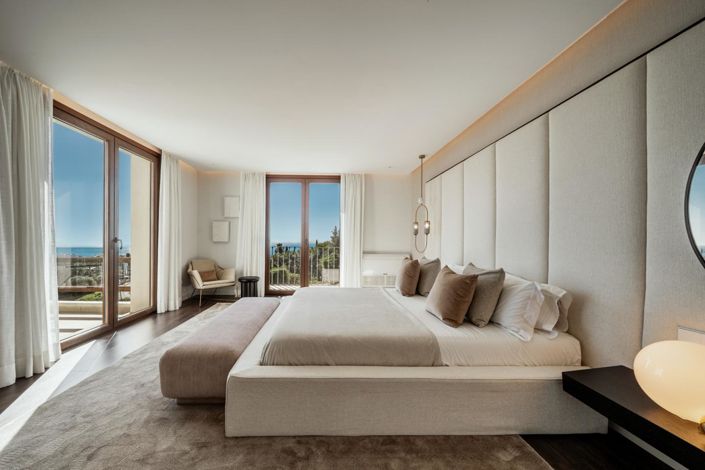 Image No.20-5 Bed Property for sale