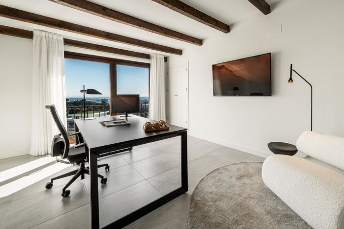 Image No.7-5 Bed Property for sale