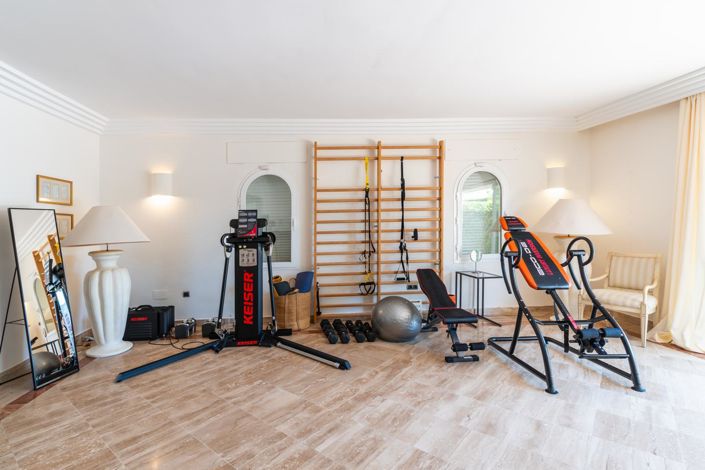 Image No.14-5 Bed Property for sale