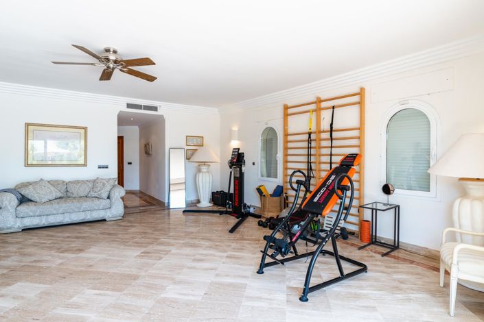 Image No.17-5 Bed Property for sale