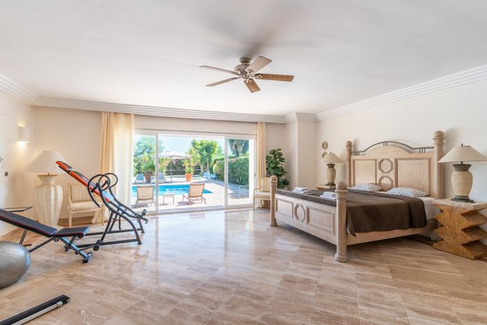 Image No.19-5 Bed Property for sale