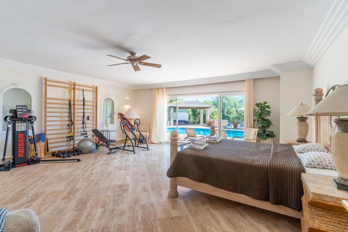 Image No.24-5 Bed Property for sale