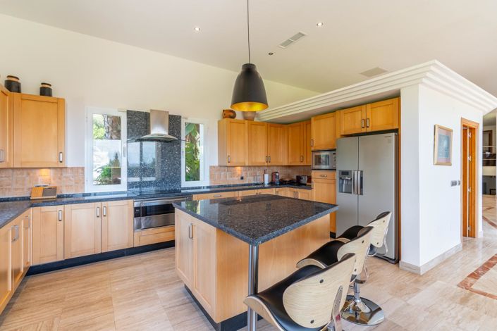 Image No.6-5 Bed Property for sale