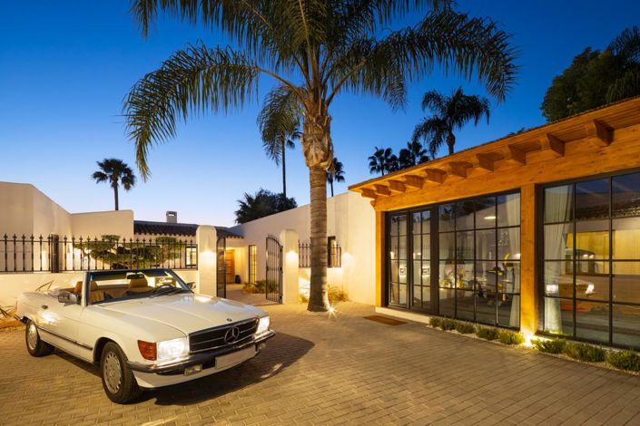 Image No.18-8 Bed Property for sale