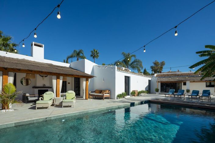 Image No.2-8 Bed Property for sale