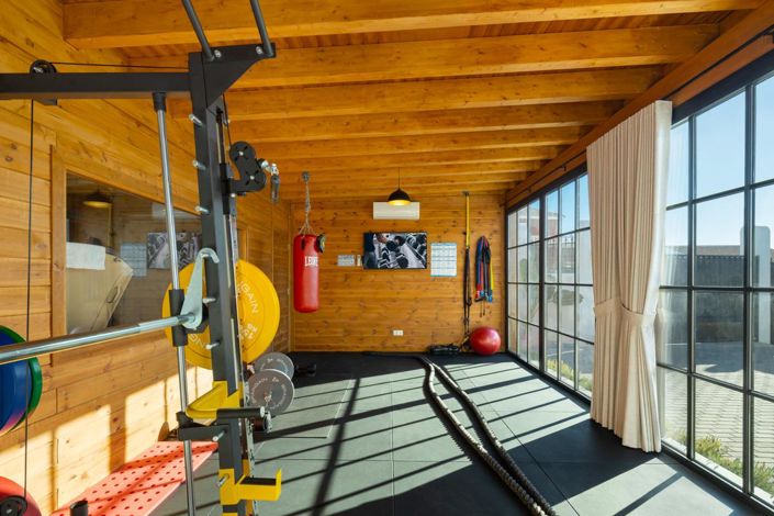 Image No.20-8 Bed Property for sale