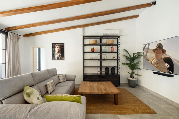 Image No.6-8 Bed Property for sale