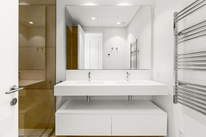 Image No.19-3 Bed Property for sale