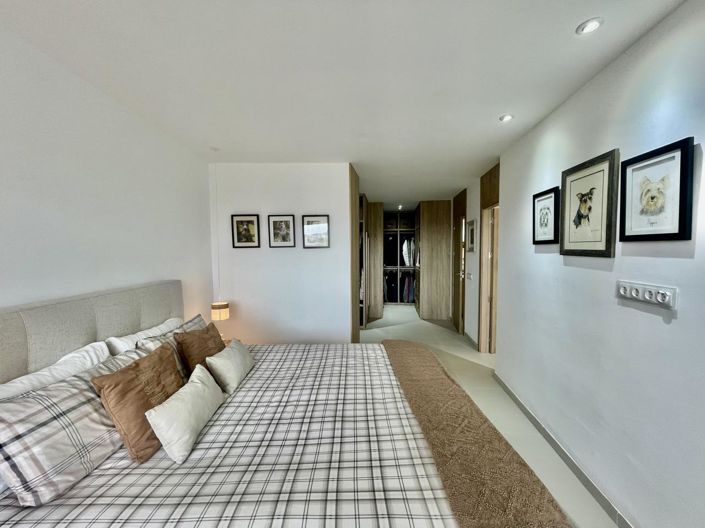 Image No.14-3 Bed Property for sale