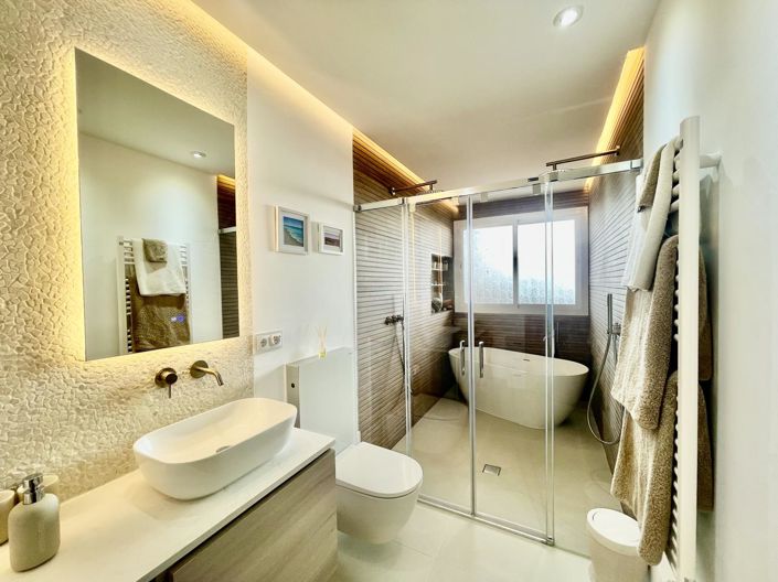 Image No.19-3 Bed Property for sale