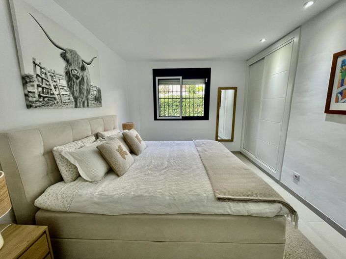 Image No.26-3 Bed Property for sale