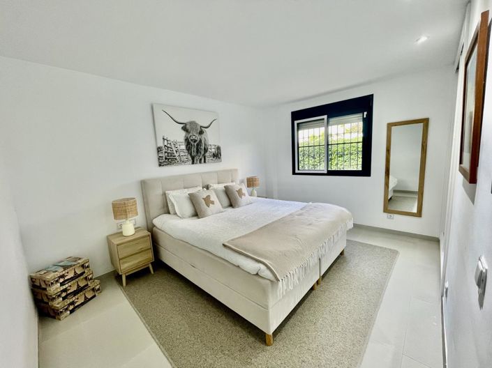 Image No.27-3 Bed Property for sale