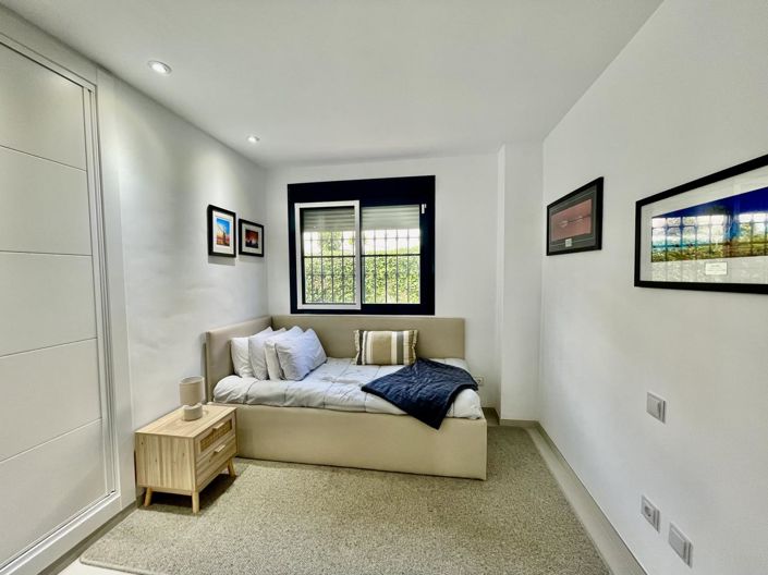 Image No.29-3 Bed Property for sale