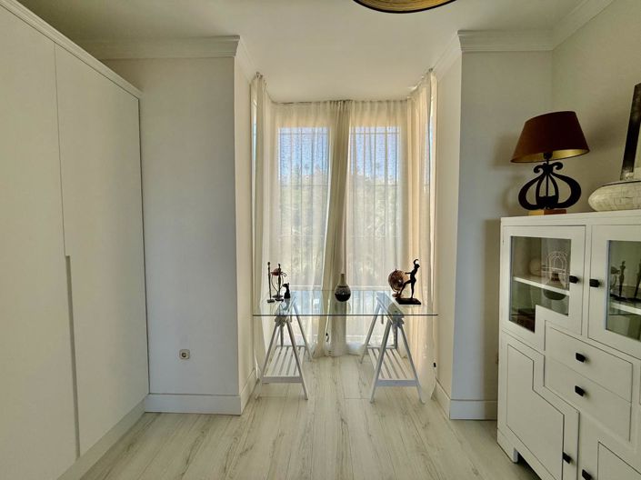 Image No.13-3 Bed Property for sale