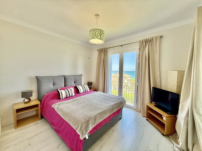 Image No.27-3 Bed Property for sale