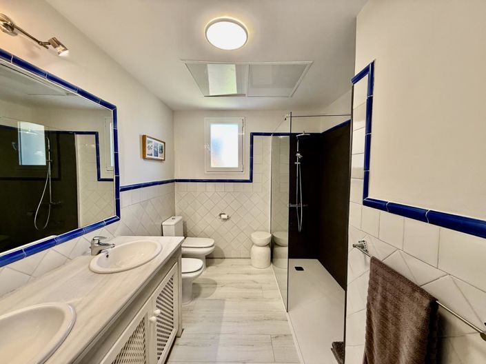 Image No.29-3 Bed Property for sale