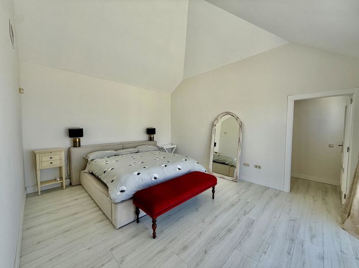 Image No.41-3 Bed Property for sale