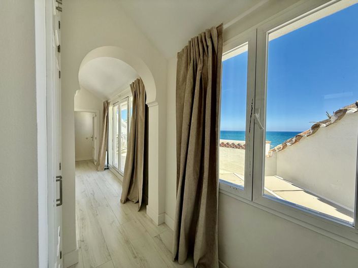 Image No.43-3 Bed Property for sale