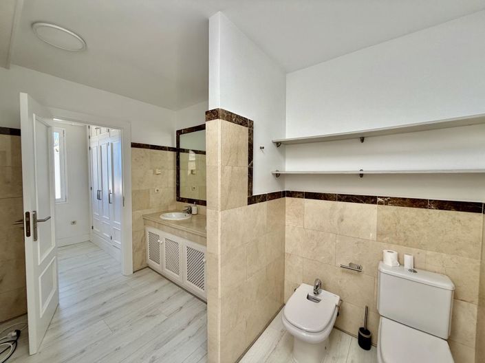 Image No.46-3 Bed Property for sale