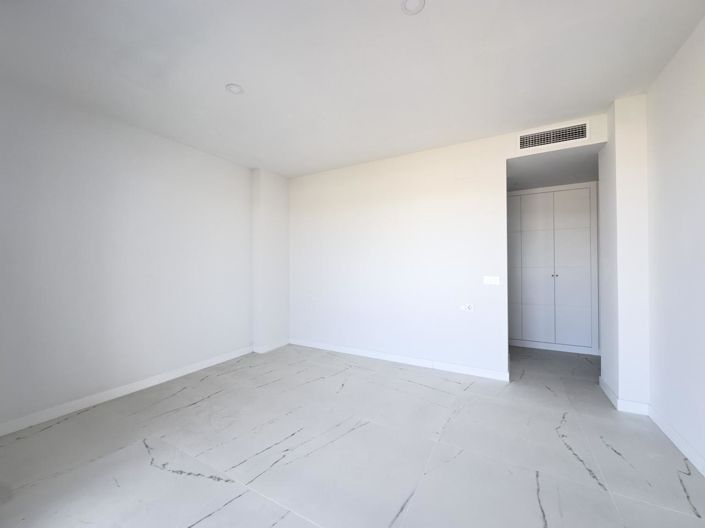 Image No.3-2 Bed Property for sale