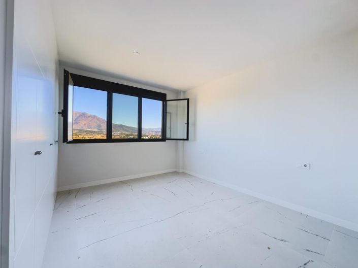 Image No.6-2 Bed Property for sale