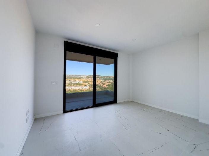 Image No.3-2 Bed Property for sale