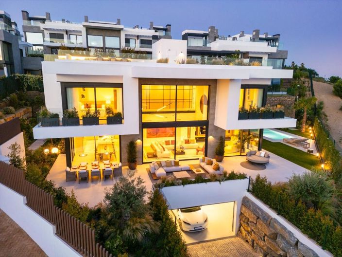 Image No.26-6 Bed Property for sale